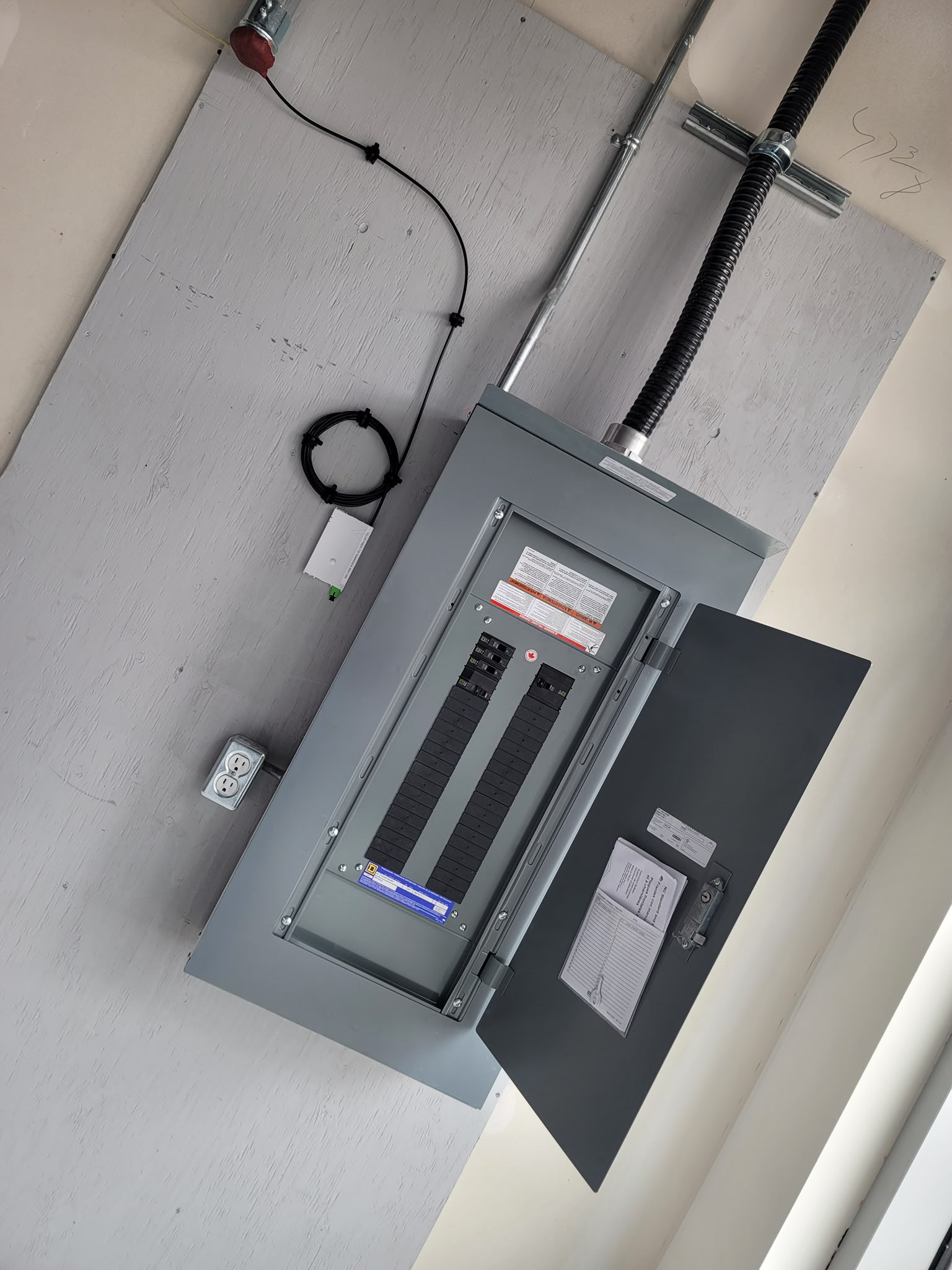 Completed electrical project, photo 3
